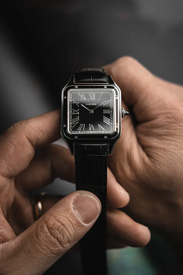 Cartier 2022 Santos Dumont Lacquer WSSA0046 Feature Holding TLD00 15 Q75 720x1080